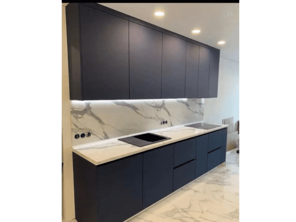 9 Door Fitted Kitchen Cupboard